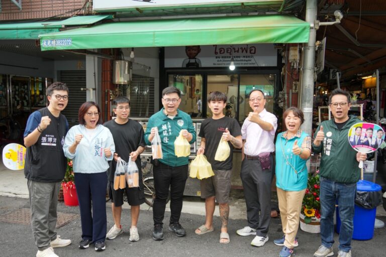 賴瑞隆三民區十全市場掃街　議長康裕成、議員何權峰、張博洋陪同　賴瑞隆再回擊柯志恩讓高雄少了近2.5個大巨蛋